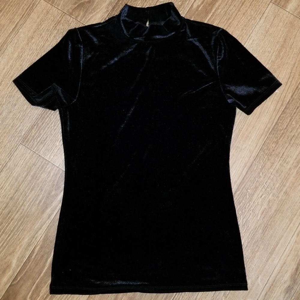 Velour Ambiance short sleeve black top